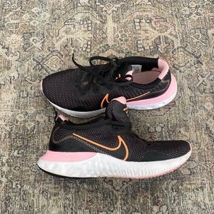 Nike Black tennis shoes size 8